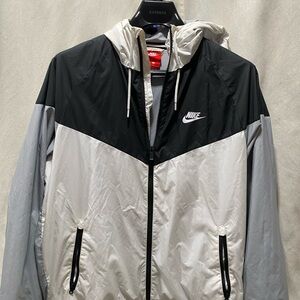 Nike Men's Black and White Windbreaker